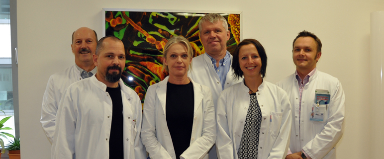 Das Innsbrucker Projektteam (v.l.): ao. Univ.-Prof. Dr. Herbert Schramek, Mag. Johannes Leierer, PhD, Dr.in Susanne Eder, Univ.-Prof. Dr. Gert Mayer, Dr.in Rita Sarközi und OA Dr. Michael Rudnicki. Das Innsbrucker Projektteam (v.l.): ao. Univ.-Prof. Dr. Herbert Schramek, Mag. Johannes Leierer, PhD, Dr.in Susanne Eder, Univ.-Prof. Dr. Gert Mayer, Dr.in Rita Sarközi und OA Dr. Michael Rudnicki.