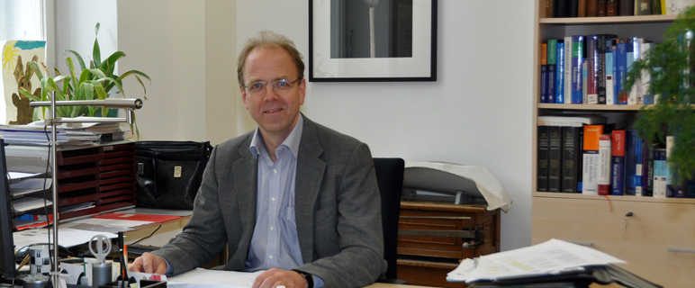 Univ.-Prof. DDr. Johannes Zschocke, Direktor der Innsbrucker Sektion für Humangenetik, ist Organisator des diesjährigen Kongresses. NEWS_zschocke-humgen_kongress.jpg