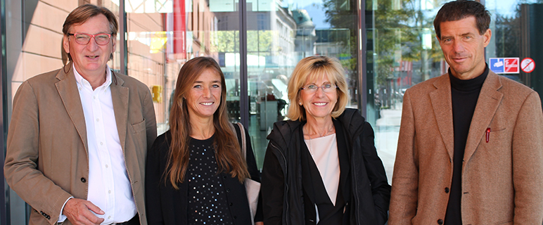 v. li n. re: Univ-Prof. Dr. Jörg Stein (Tagungspräsident), Univ.-Prof.in Dr.in Ursula Kiechl-Kohlendorfer (Tagungssekretärin), Univ.-Doz. Dr. Ruth Ladenstein (Vorsitzende OKIDS), Univ.-Prof. Dr. Reinhold Kerbl (Präsident ÖGKJ) 51. OEKJ