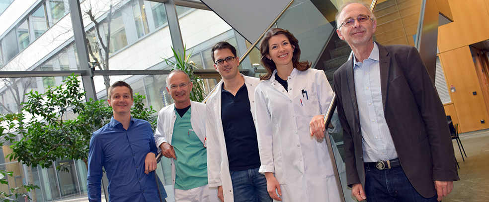 Im Bild: (v.l.): Georg Lehner, Michael Joannidis, Sebastian Klein, Anna Brandtner, Hanno Ulmer. Foto:MUI/Bullock Gruppe_Joannidis_Intensivmedizin