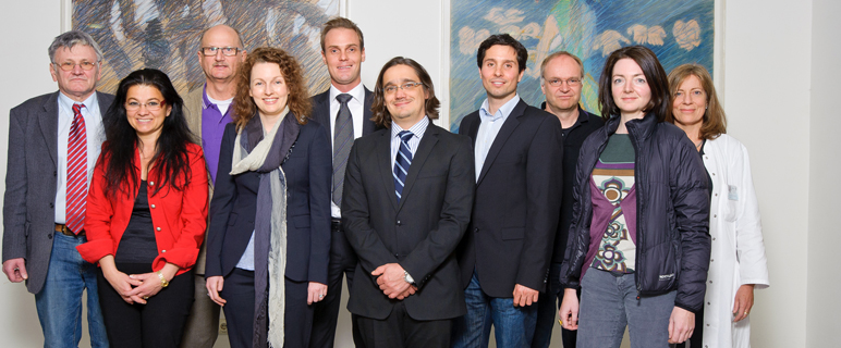 Im Bild oben v. l. n. r.: Univ.-Prof. Dr. Ludwig Wildt, Univ.-Prof.in Dr.in Irene Virgolini, Univ.-Prof. Dr. Alexander Hüttenhofer, Priv.-Doz.in Dr.in Barbara Hausott, Dr. Robert Sucher, Priv.-Doz. Dr. Daniel Uwe Reimer, Dr. William Eduard Sterlacci, Univ.-Prof. Dr. Ludger Hengst, Ao. Univ.-Prof.in Dr.in Alexandra Lusser, Ao. Univ.-Prof.in Dr.in Birgit Högl. habilitation_news.jpg