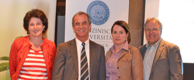 v. l. Bezirksbäuerin Forum Land Sonja Gschösser, Prof. Peter Lukas, Sylvia Brandl (Forum Land) und Hermann Gahr (Forum Land Bezirksobmann Schwaz). Medizin für Land und Leute in Maurach am Achensee