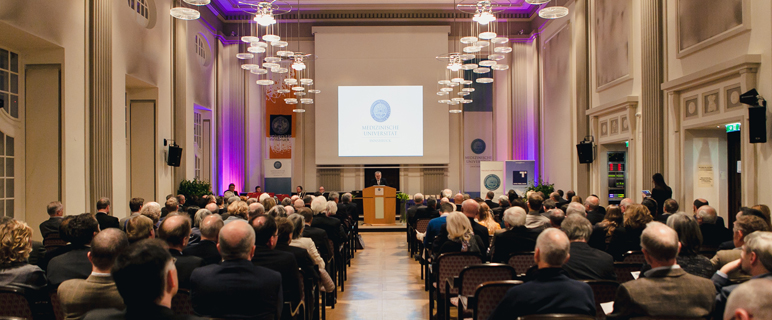 Rektor Wolfgang Fleischhacker und ALUMN-I-MED Präsident Christoph Brezinka führten durch das Programm des Neujahrsempfanges an der Medizinischen Univeristät Innsbruck. Foto: MUI/D. Delius. Rektor Wolfgang Fleischhacker und ALUMN-I-MED Präsident Christoph Brezinka führten durch das Programm des Neujahrsempfanges an der Medizinischen Univeristät Innsbruck. Foto: MUI/D. Delius.