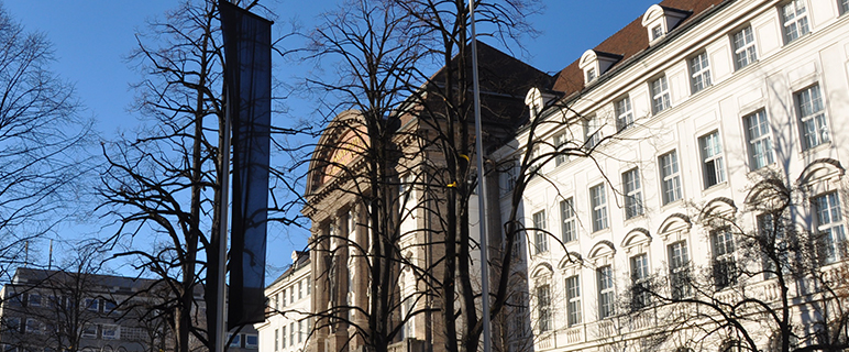 Abschaffung des Wissenschaftsministeriums: Schwarzer Tag für Österreichs Universitäten schwarze_Flagge.jpg