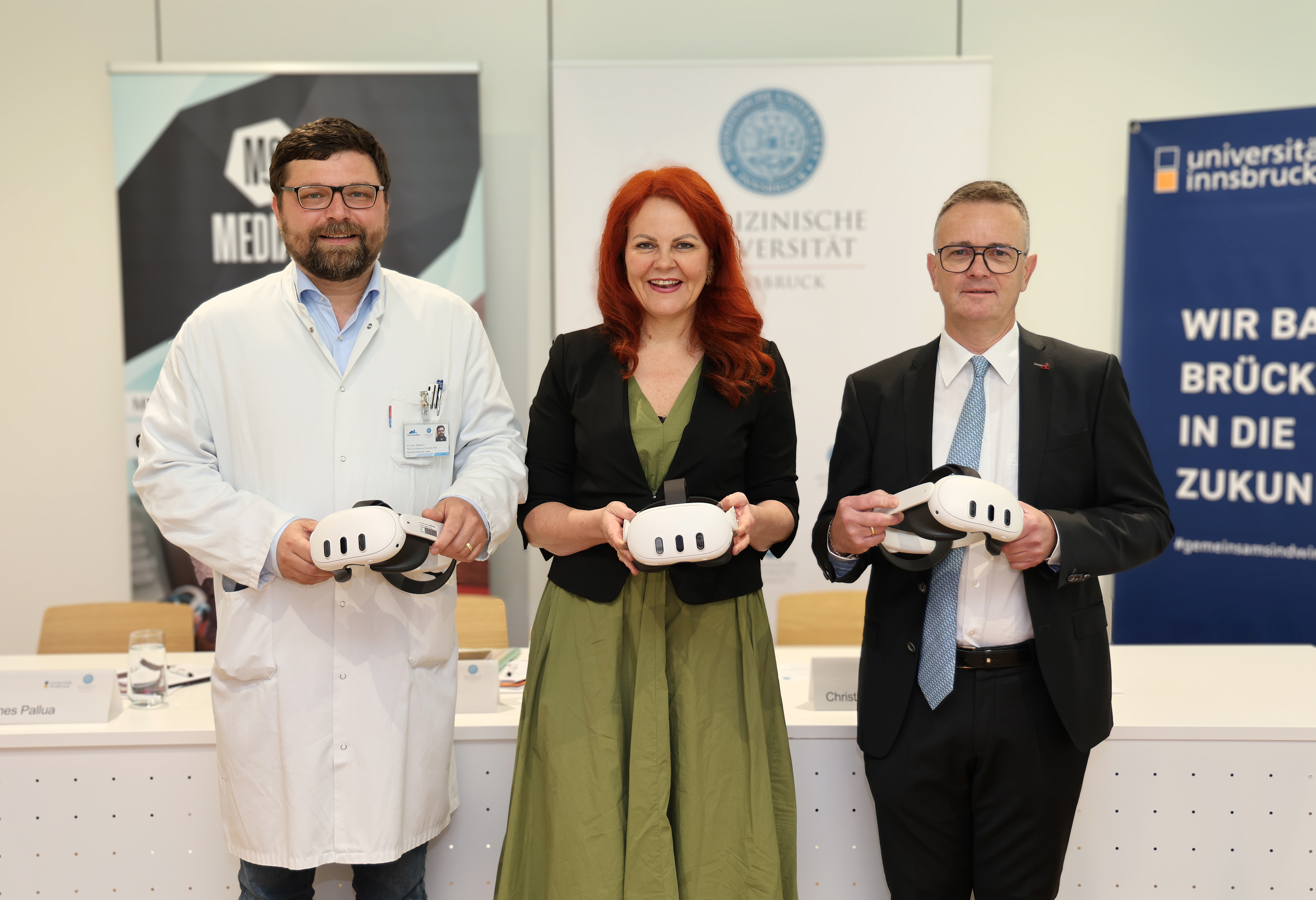 Gruppenfoto von Johannes Pallua, LRin Cornelia Hagele und Projektleiter Christian Huck (v.l.).