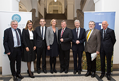 Traditioneller Neujahrsempfang ALUMN-I-MED und die Medizinische Universität Innsbruck: vl. Univ.-Prof. i. R. Dr. Ludwig Wildt, Univ.-Prof.in Dr.in Bettina Toth (beide Endokrinologie und Reproduktionsmedizin), Univ.-Prof. Dr. Wolfgang Buchberger MSc. (tirol kliniken), o.Univ.-Prof.in Dr.in Helga Fritsch (Rektorin), LR DI Dr. Bernhard Tilg, em. Univ.-Prof. Dr. Reinhard Putz (Vorsitzender Universitätsrat), ao.Univ.-Prof. Dr. Christoph Brezinka (stellv. Vorsitzender Alumn-I-Med), Univ.-Prof. i. R. Dr. Wolfgang Vogel (Innere Medizin). Thema_Neujahrsempfang2017.jpg