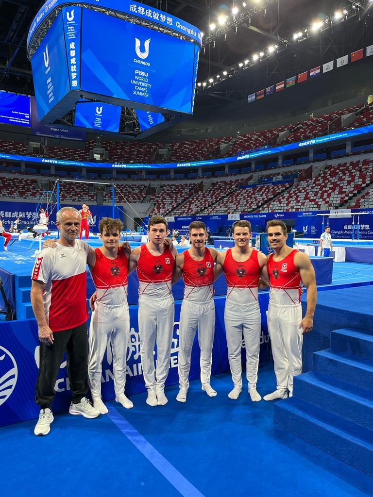 Großereignisse wie die Universiade im chinesischen Chengdu 2021 sind für Martin Miggitsch (2. v.l.) Highlights im Sportlerleben (Foto: privat)
