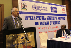 Univ.-Prof. Dr. Erich Schmutzhard von der Innsbrucker Univ.-Klinik für Neurologie referierte auf der internationalen WHO-Konferenz in Kampala, Uganda. schmutzhard_kampala