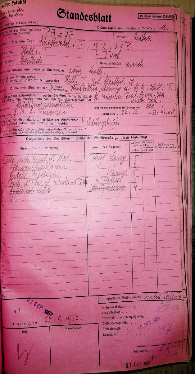 Das historische Studienblatt von Erika Pallua mit dem Titel „Standesblatt“, darin handschriftlich ausgefüllt besuchte Vorlesungen und Namen der Dozenten.