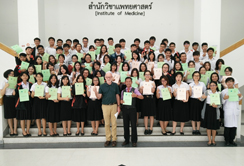tit.ao.Univ.-Prof. Dr. Siegfried Schwarz gemeinsam mit den TeilnehmerInnen der "Integrated Teaching Week in Thailand". tit.ao.Univ.-Prof. Dr. Siegfried Schwarz gemeinsam mit den TeilnehmerInnen der "Integrated Teaching Week in Thailand".