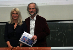 Die Direktorin der Sektion für Hygiene und Medizinische Mikrobiolgie, Univ.-Prof.in Cornelia Lass-Flörl und Univ.-Prof. Erich Gnaiger, Vorstand des Naturwissenschaftlich-Medizinischen Vereins in Innsbruck. thema_natmed_vortrag1.jpg