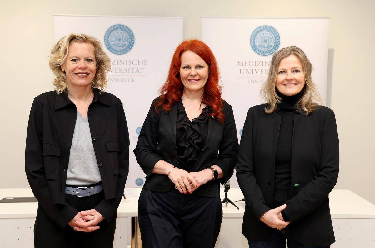 Klinikdirektorin Kathrin Sevecke, LRin Cornelia Hagele und Studienleiterin Silvia Exenberger präsentierten die Ergebnisse der Tiroler Post-Covid Kinderstudie