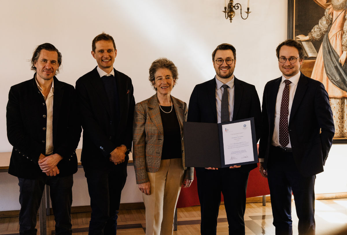 Axel Bauer (Direktor der Univ.-Klinik für Innere Medizin III), Laudator Sebastian Johannes Reinstadler (Univ.-Klinik für Innere Medizin III), Vizerektorin Christine Bandtlow (MedUni Innsbruck), Preisträger Ivan Lechner und Stephan Agnolazza-Hoop (Ministerium für Äußeres, Bildung und Sport, Liechtenstein).